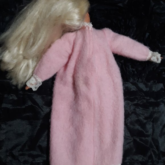 (( Listing # 132 )) 1993 Cloth Barbie (( Vintage )) - Picture 5 of 10